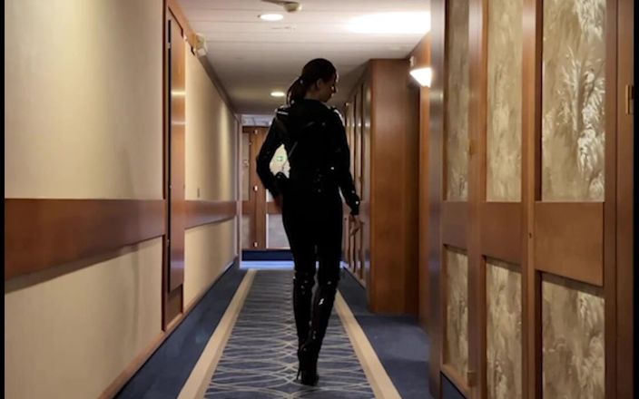 Latex Everest: Lady Eve Rust in het hotel