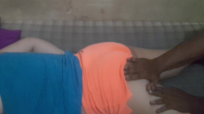 Angelina pop: Abito da sposa donna con un archetto rasato