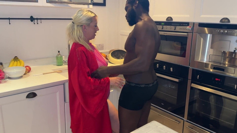 Mature man eaters: BBC Fucking Wife in the Kithcen