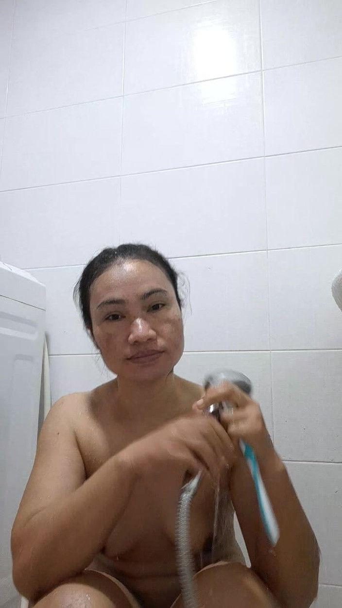 Lucky Kik: Kik Bertuah Mencukur Di Bawah Pancuran Mandi