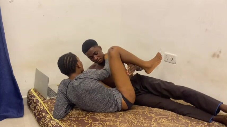 Xxx69bang: ヤフーボーイが彼女と激しくセックスした