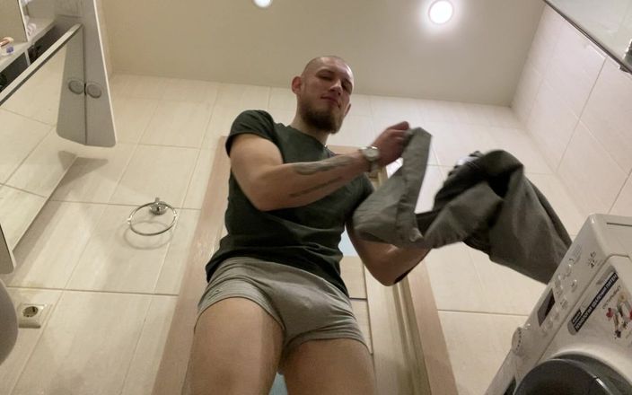 Hunky time: Pés Dom