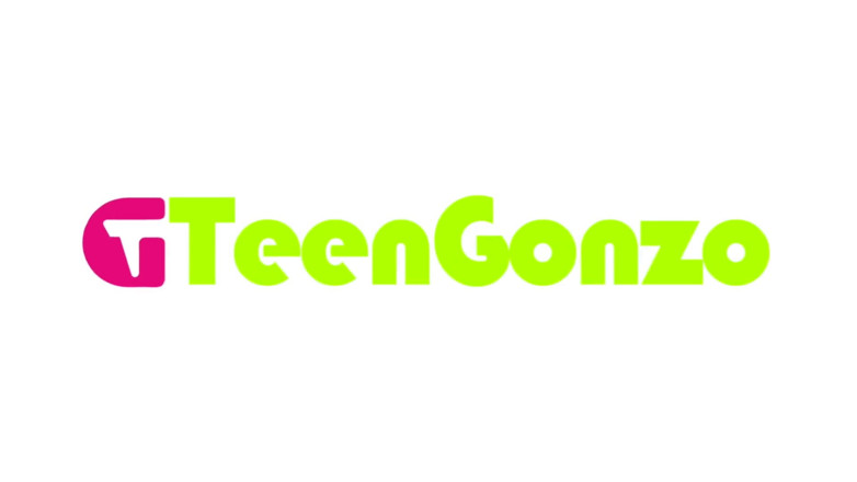 Gonzo Living: TEENGONZO - Siri gets oiled up and spooged on