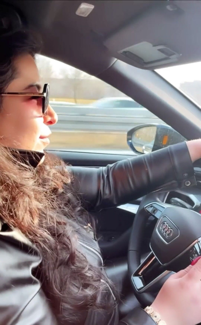 LadyAyse5: Bonjour. Aller faire du shopping