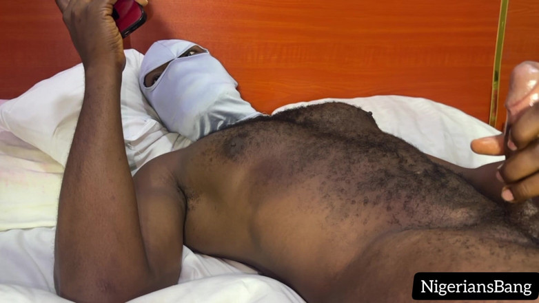 NigeriansBang G XXX: Jsem doma nadržená a masturbuji velké černé péro