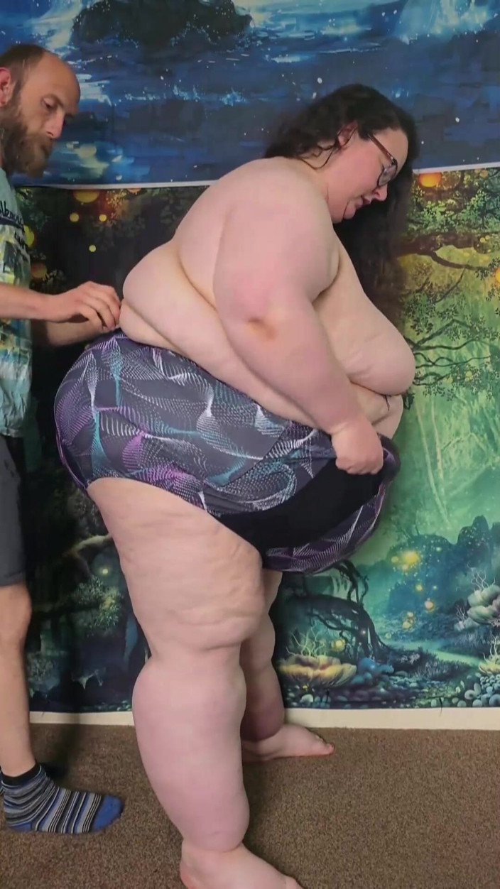 SSBBWLadyBrads: SSBBW Fat Goddess Swimwear Try on