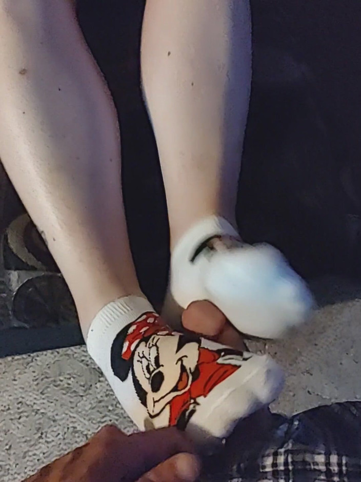 SocksAddict69: Sockjob - minnie mouse socken-footjob - gelber knöchel-socken-handjob - kommen