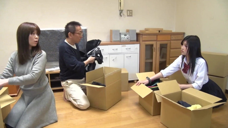 Raptor Inc: 一个再婚男人的继女是一个女大学生，她的阴户失控