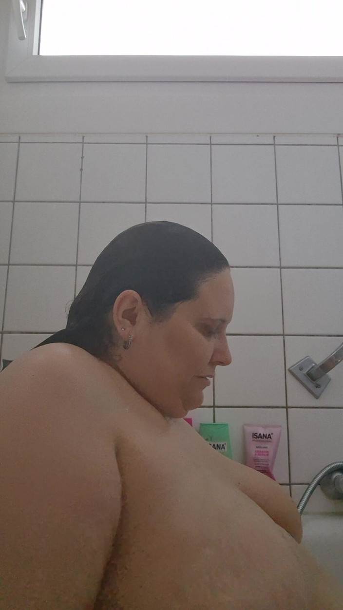 Mellegirl: I'm Going Swimming