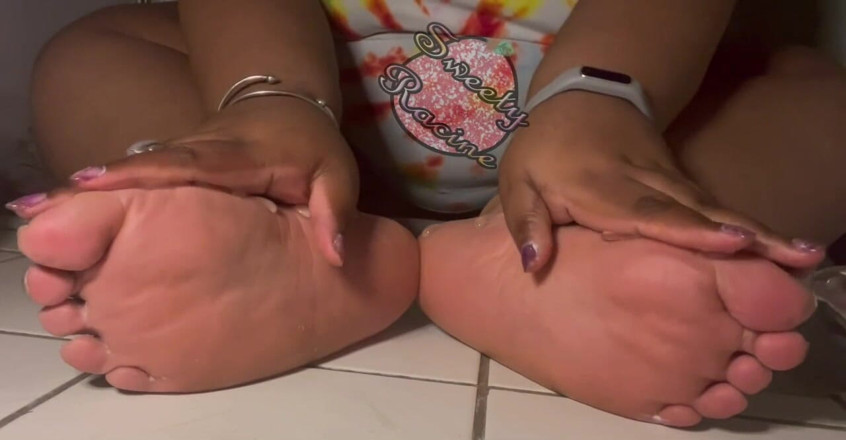 Sweety Racine: SSBBW oils up soles