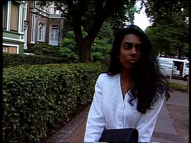 Lucky Cooch: Chica de ébano sexy en la entrevista al aire libre