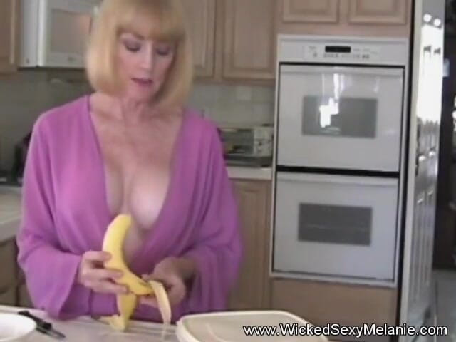 Wicked Sexy Melanie: Standing kitchen fuck with hot mature