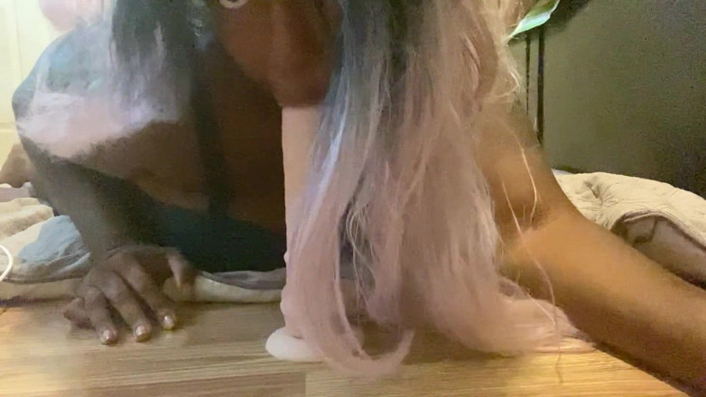 Kaylah Rose: Blowing my 10.5 dildo