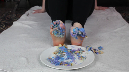 Emma Lilly: Smashing cupcakes with my toes