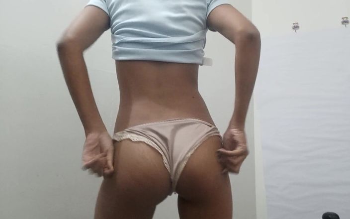 desigirl93: 큰 자지를 찾아 자위하는 귀여운 인도 악마 소녀