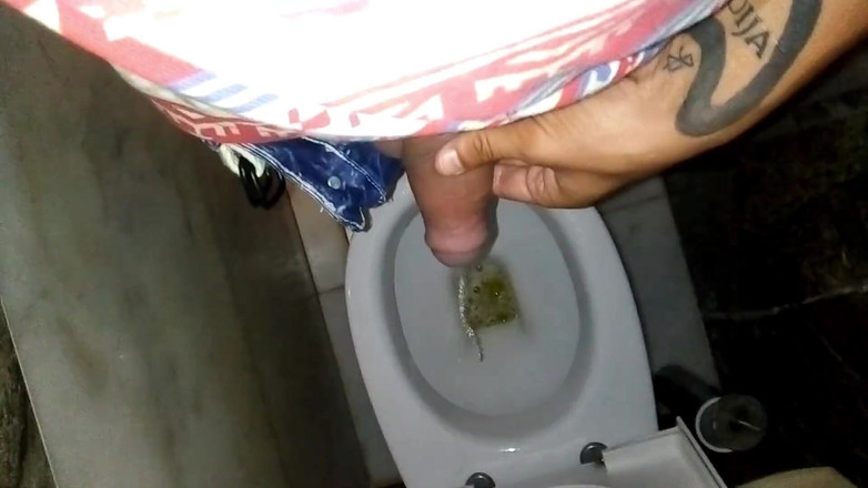 Idmir Sugary: Kencing Kencing 1 Minit Di Tandas Bar