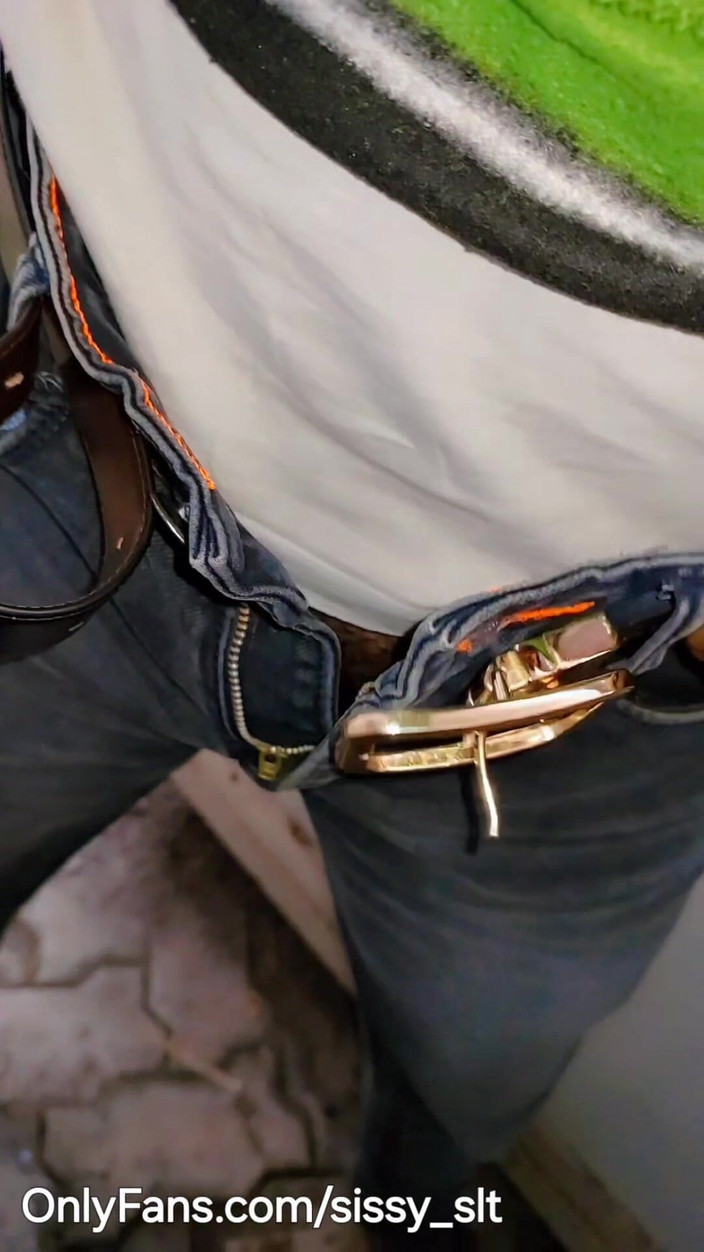 Sissy Slut Simran: 섹시하고 섹시한 쉬멜이 누드 매력적인 몸매를 과시하다