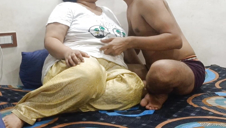 SameerPhunk: Desi bbw baculatá bhabhi sedí na obličeji a šuká zezadu