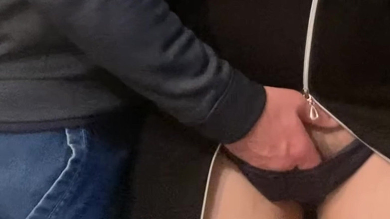 Niki studio: Wow! Špinavý cizinec prsty třou moji kundičku v metru