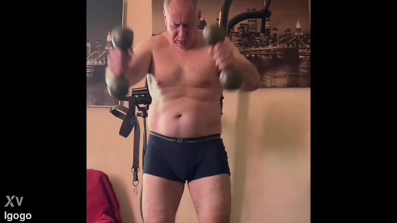 Alex Igogo: Stary tata solo