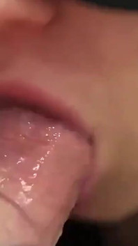 Deze mond is klaar om veel sperma te nemen