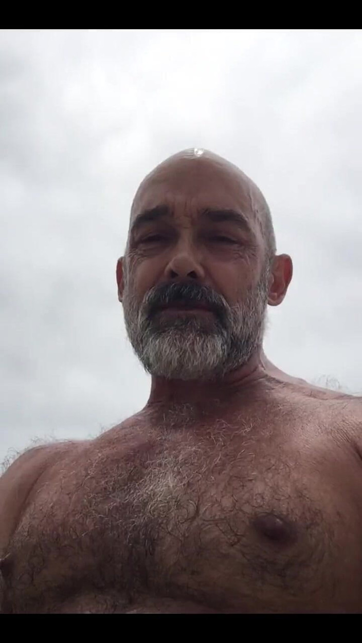 Tantric Fitness: Een wandelende masturbatie op het strand, deel 1