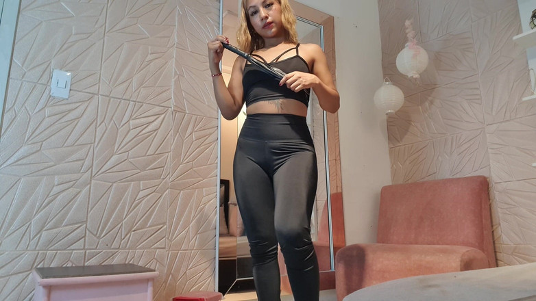 AgataDelphine: あなたはそれが私の鞭に関連付けられることを望みます