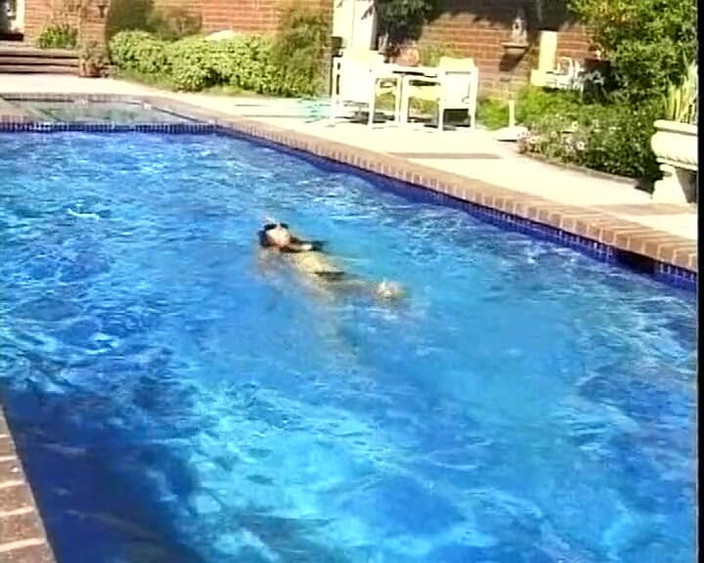 Deutscher hardcore: O mamă sexy cu părul negru din Germania este futută în...