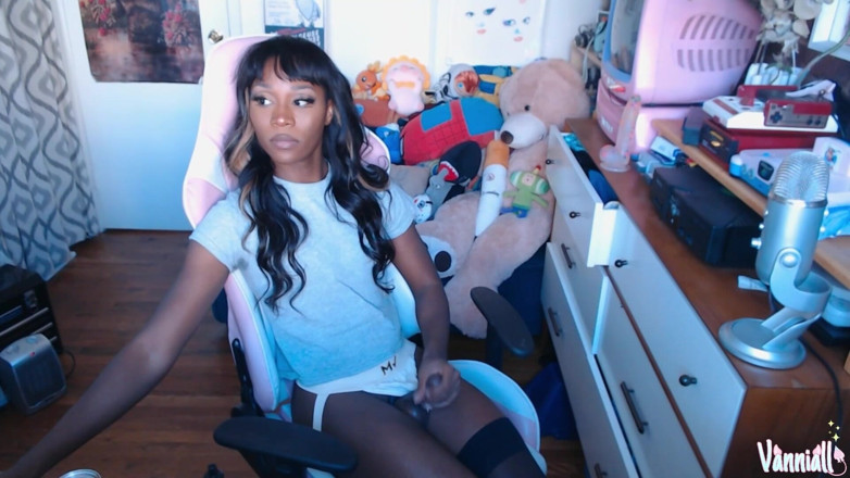 Vanniall: Trans Girl Vanniall Fucks Her Tight Asshole and Strokes Her...