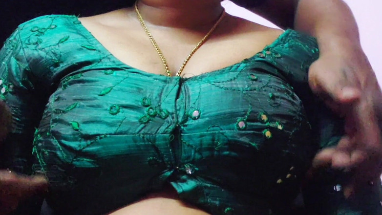 Desi Mohini: Вітчим розважається з моєю дівчиною