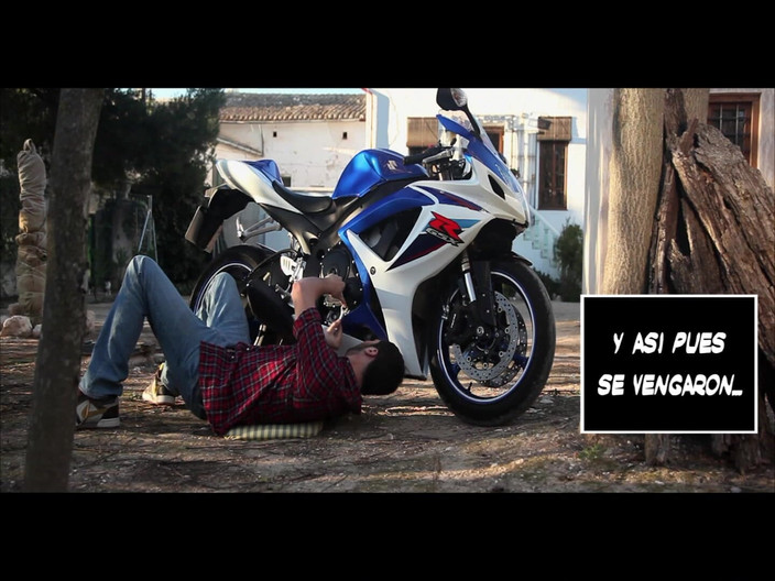 Amateur Pornos XXX: Związana Laska Ssie Kutasa W Dzikim Trójkącie BDSM