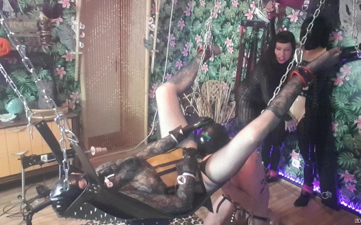 Domina Lady Vampira - SM Studio Femdom Empire: Assaggia il provocante 1 - Schiavo leccare