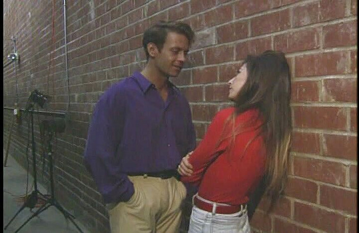 Perfect Porno: Чудова брюнетка студентка коледжу смокче член і облизує яйця