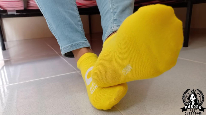 Queen Aurora: 余分な汗をかく足と靴下