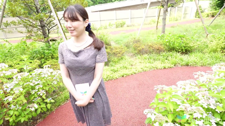 Tenshigao: Japanese Housewife Tomoko Has Huge Tits