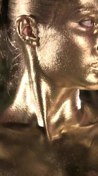 Złote bodypainting
