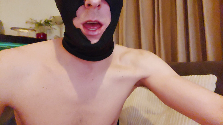 SteveSmokeHolland: Cewek sange ini lagi asik nyepong dildo sambil main