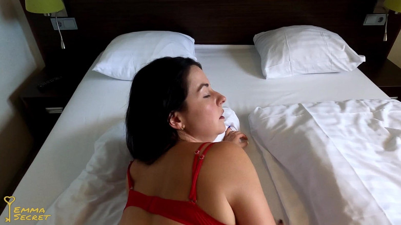 Emma Secret: Wtf! 외국 섹스와 남편이 모든 것을 들을 수 있습니다!