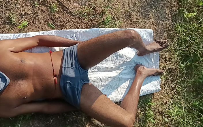 Chan kavi [deactivated]: Sehr sexy indischer mann abspritzen auf feld im freien, Topansicht,...