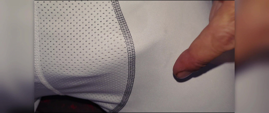 Stink HairyMale: 射在压缩裤子上