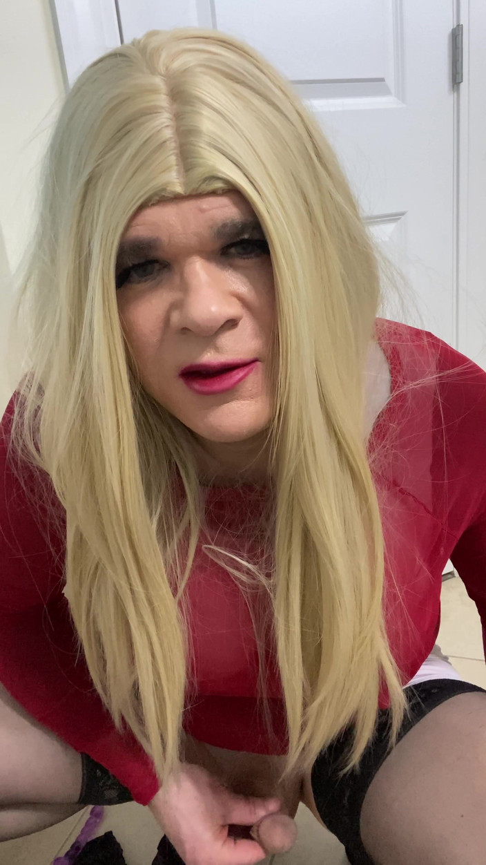 MadisonCD2025: 쉬멜 아마추어 일어서서 더티 토크하고 클리토리스 자지와 엉덩이를 과시하는 쇼