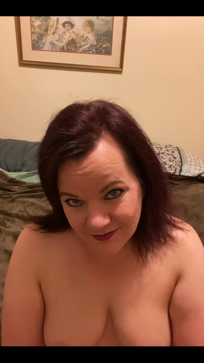 Ms Amanda: Wanita dewasa dengan tubuh aduhai