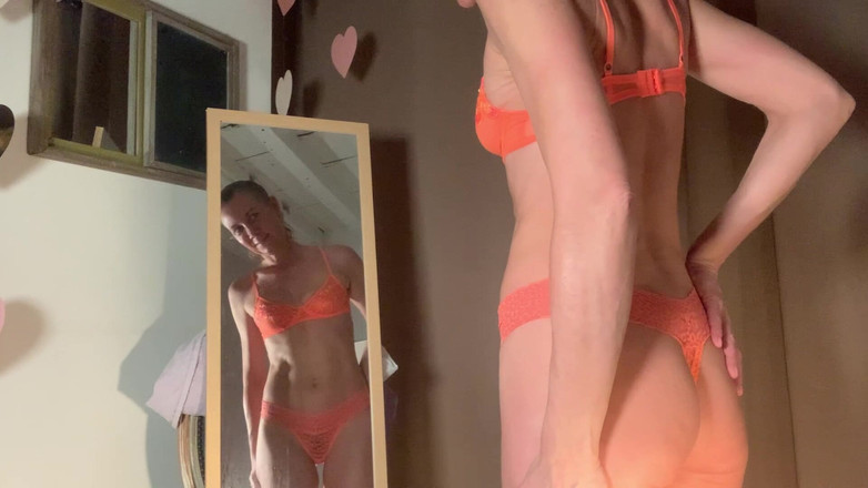 Lolacam: Aynanın yanında iç çamaşırı