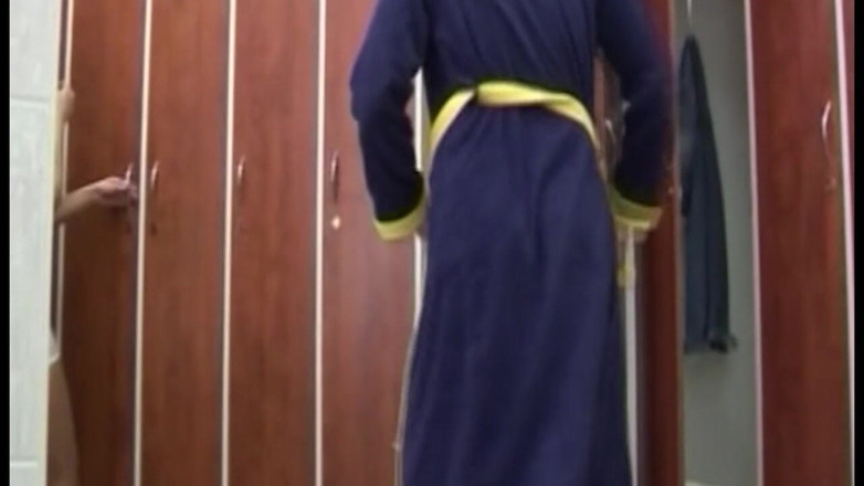 ONLYFREAKSX: El jefe se acuesta con sus empleados en la sauna