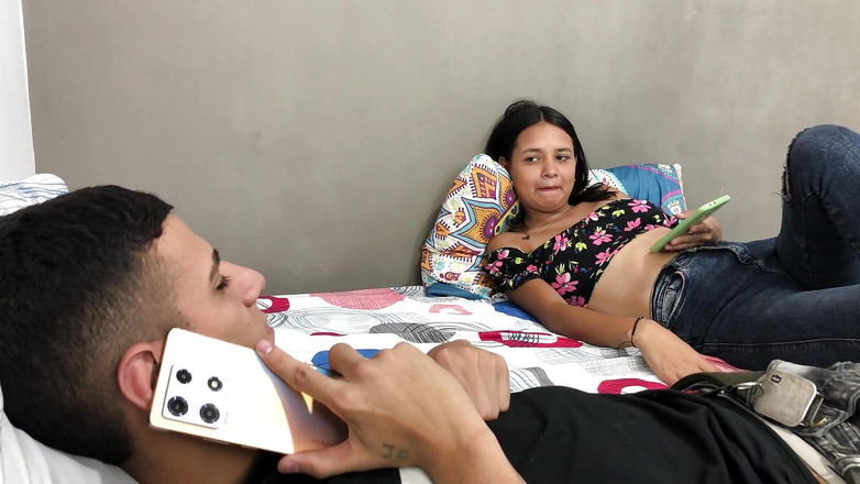 Dallanalove: Sexy nevlastní sestra nemůže vystát nutkání šukat se mnou a žádá mě,...