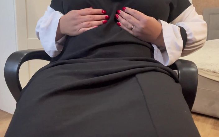 Lux Eva: Arabska milf z brudną rozmową masturbuje się. Cieszyć się