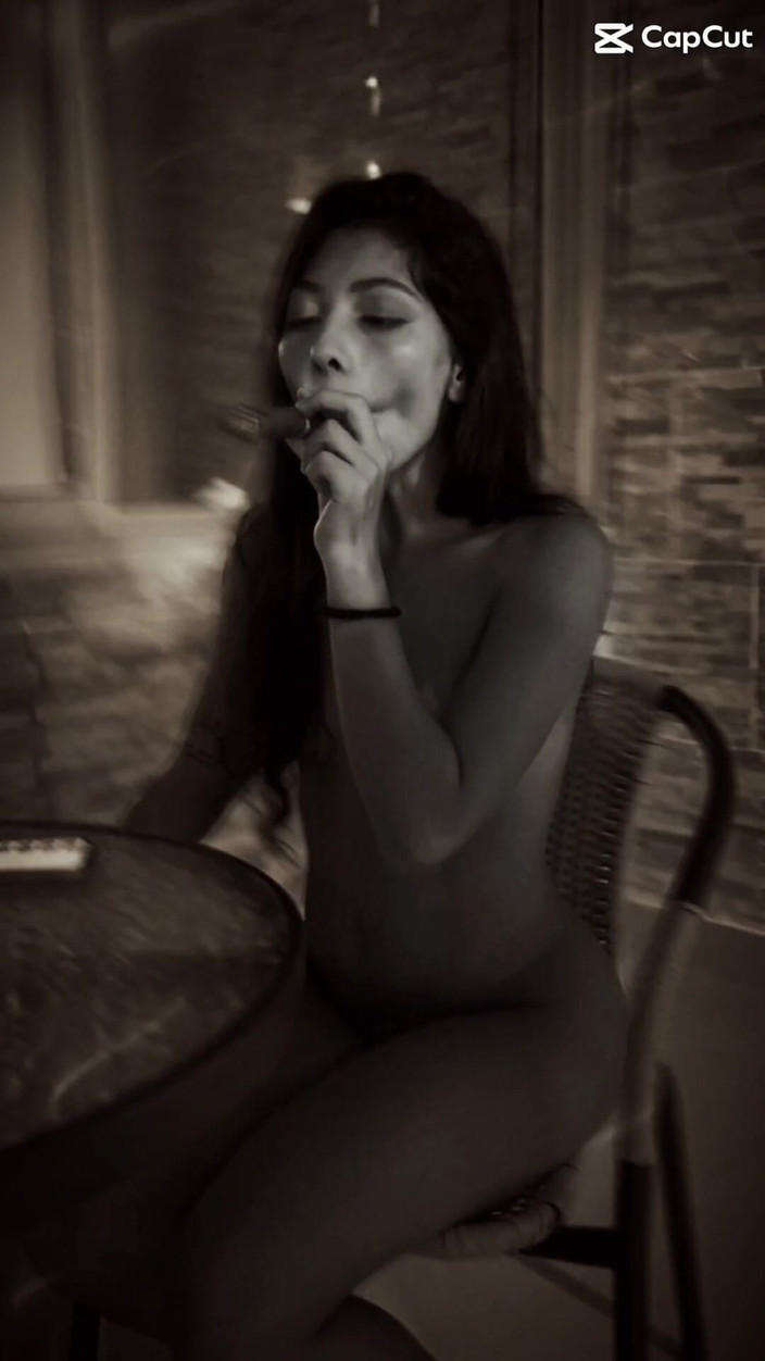 Vika_Sexting: Plăcere pentru doi: Habano, Skin și Whispers