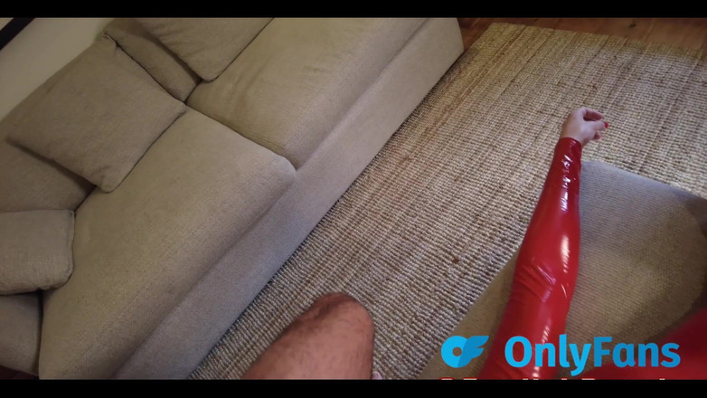 English Psycho: क्लासिक Britney Spears लेकिन उसके पैरों के बीच एक लंड के साथ