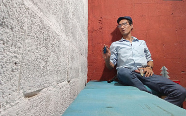 Raba erre elle: Raba Erre ऑफिस वर्कर कंडोम में स्खलन करना जानती है