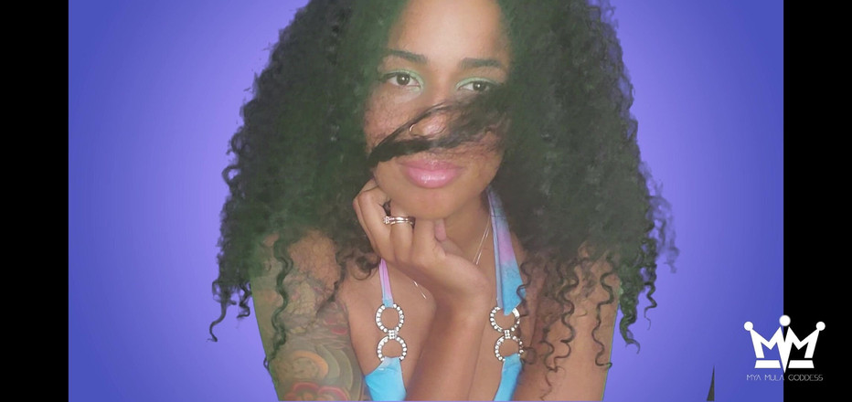 Mya Mula Goddess: Adoră-mi frumoasele bucle